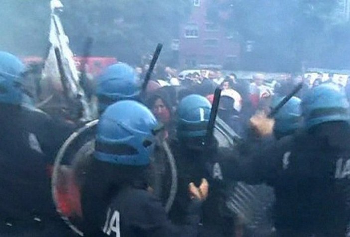 İtalya'da göstericilere sert müdahale