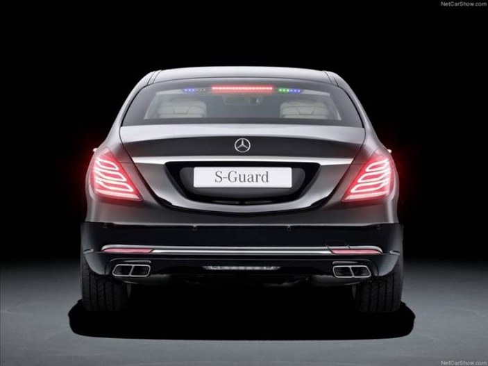 Mercedes yeni aracı S600 Guard'ı tanıttı