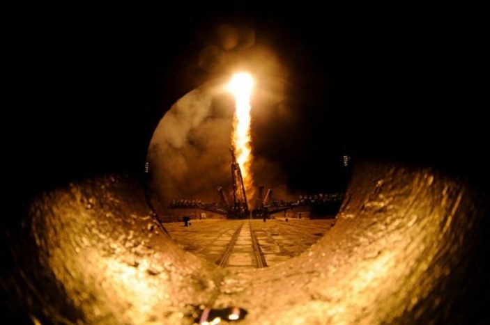 Soyuz uzay aracı 3 mürettabtıyla fırlatıldı