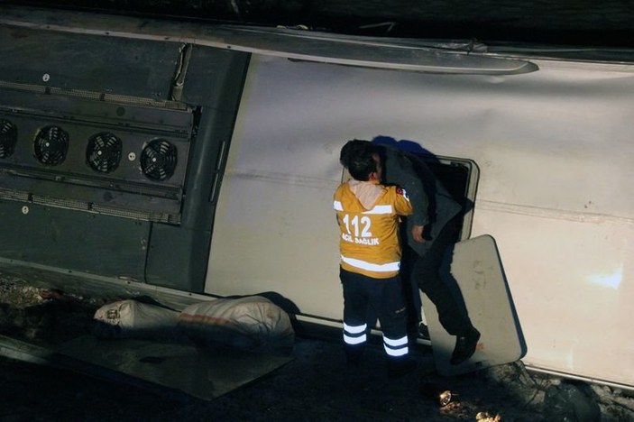 Sivas'ta yolcu otobüsü şarampole yuvarlandı