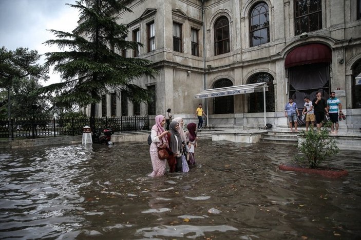 İstanbul'da yağmur ve fırtına etkili oldu