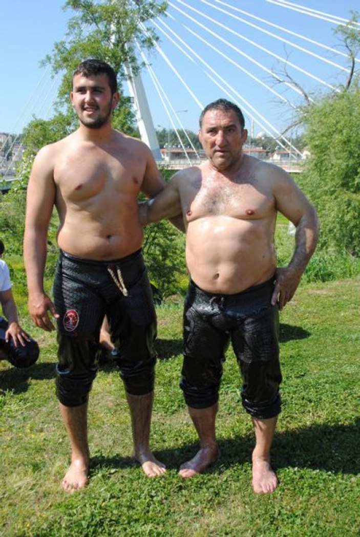 Ahmet Taşçı 300 kiloluk lastikle antrenman yapıyor