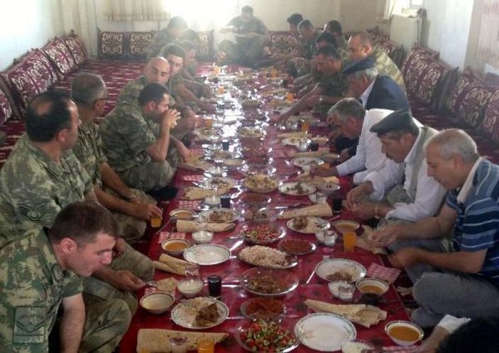 Silopi’de aşiret lideri, 15 Temmuz şehitleri için kurban kesti