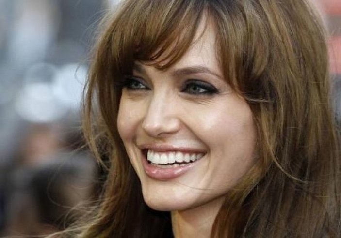Angelina Jolie Londra galasına katıldı
