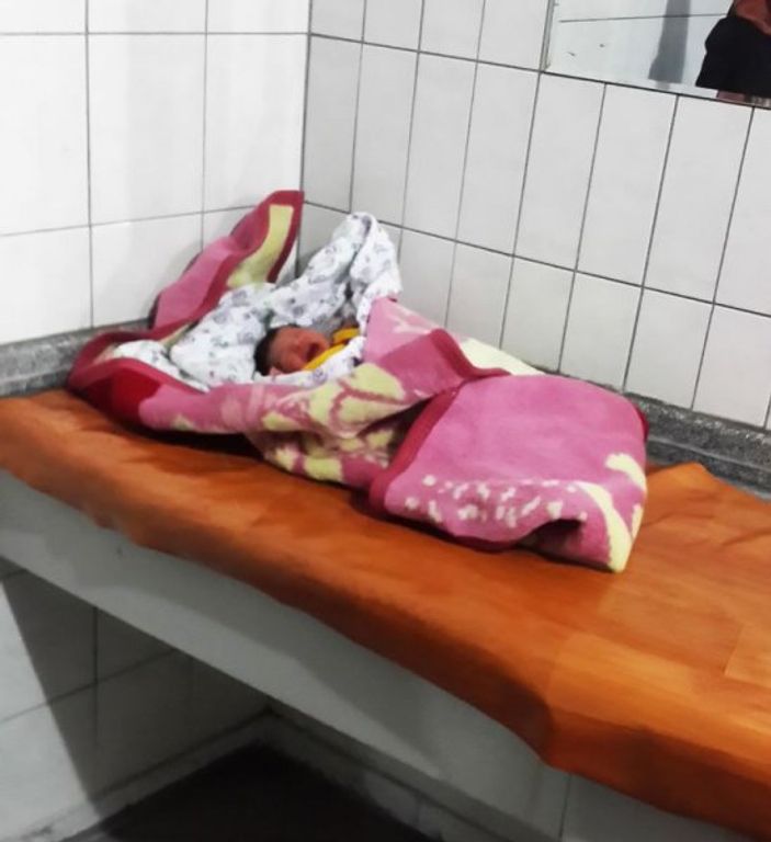Bebeğini tuvalete bırakan anne konuştu