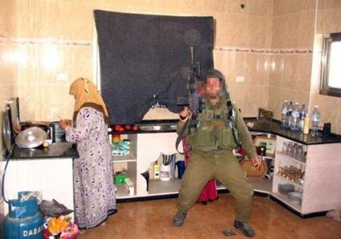 İsrail askerlerinin yeni rezaleti