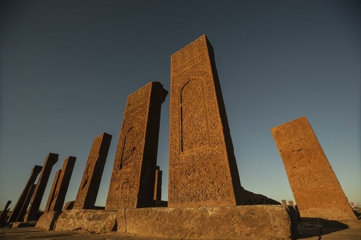 Dünyanın en büyük Türk-İslam Mezarlığı: Ahlat Selçuklu Meydan Mezarlığı
