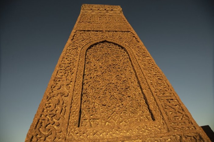 Dünyanın en büyük Türk-İslam Mezarlığı: Ahlat Selçuklu Meydan Mezarlığı