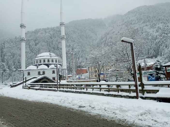 Trabzon Uzungöl beyaza büründü