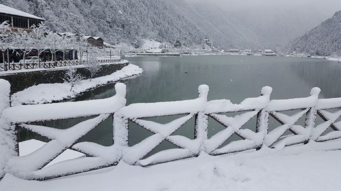 Trabzon Uzungöl beyaza büründü