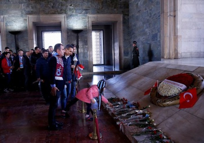 Trabzonsporlular Anıtkabir'i ziyaret etti