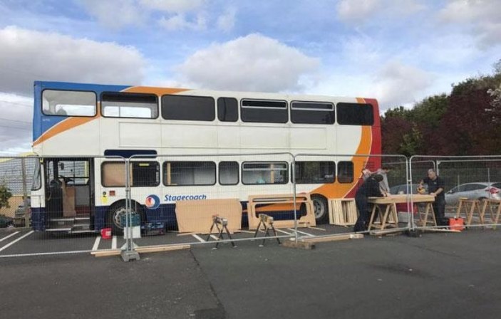 İngiltere'de çift katlı otobüsü evsizlere ev oldu
