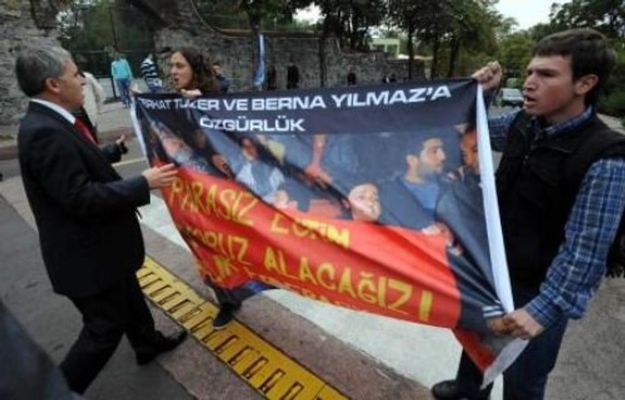 Üniversitede Abdullah Gül'e protesto 