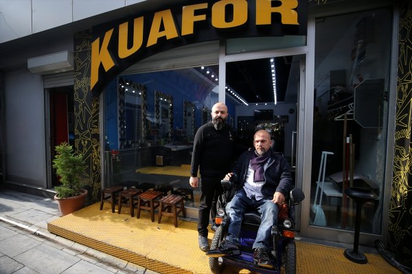 a Engellilere kolaylık sağlayan Düzceli berber