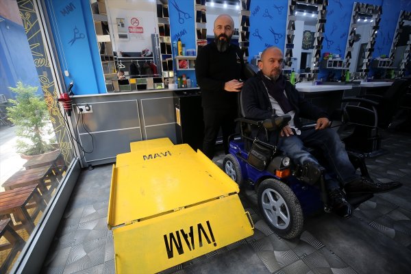 a Engellilere kolaylık sağlayan Düzceli berber