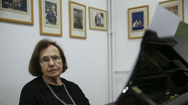 Ünlü piyanist Ayşegül Sarıca, 78 yıldır tuşlara dokunuyor