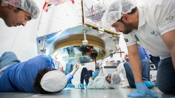 Suudi Arabistan uzaya uydu fırlattı