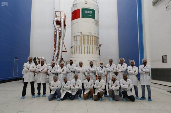 Suudi Arabistan uzaya uydu fırlattı