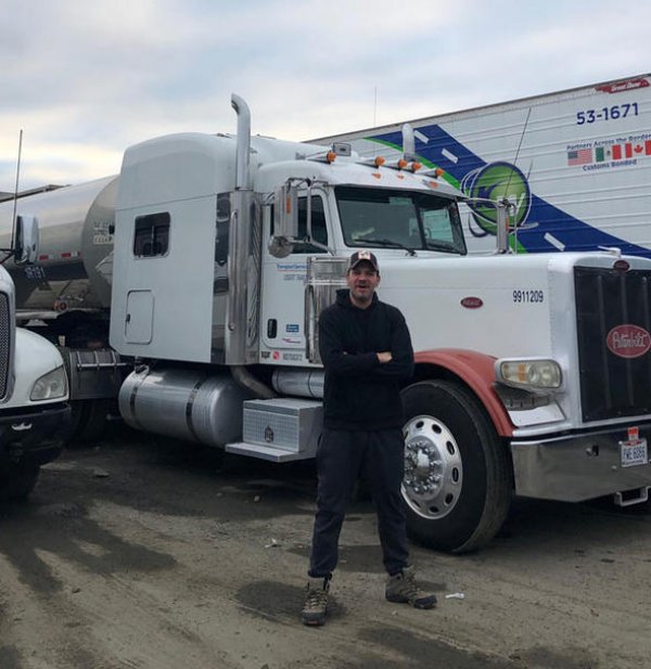 Tolga Karel: Tır şoförü olmak çocukluk hayalimdi