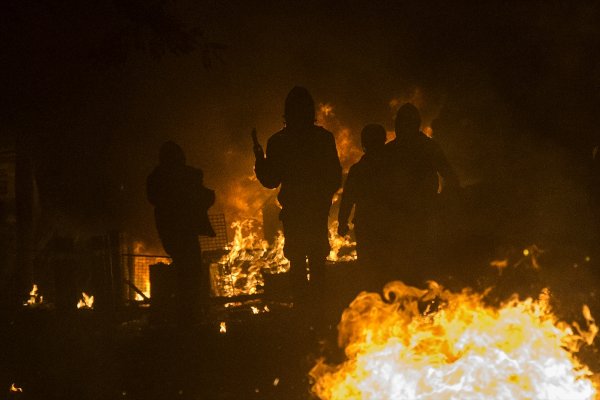 Yunanistan karıştı: Eylemciler polisle çatıştı
