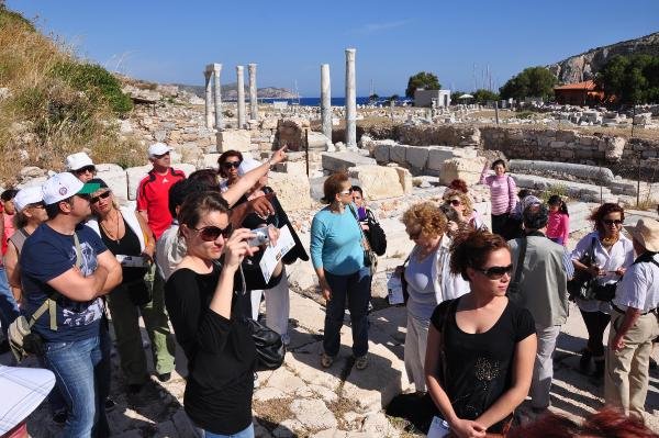 d Knidos Antik Kenti ziyaretçi akınına uğradı