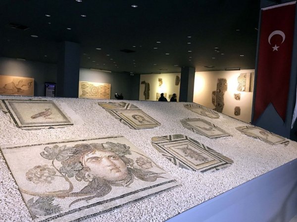 Çingene Kızı mozaiğine ziyaretçi akını