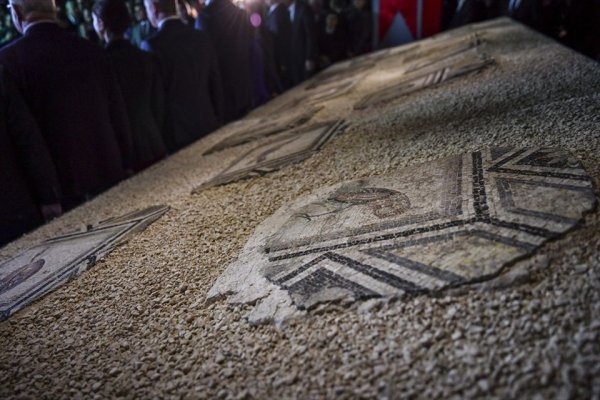 Çingene Kızı mozaiğine ziyaretçi akını