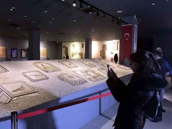 Çingene Kızı mozaiğine ziyaretçi akını