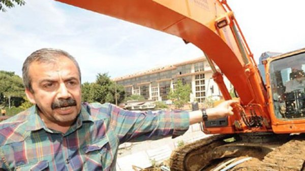 Macron Sarı Yelekliler ile bir arada