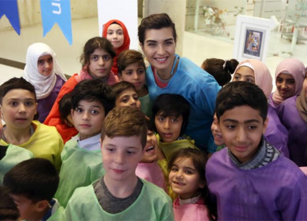 Tuba Büyüküstün Suriyeli çocuklarla buluştu