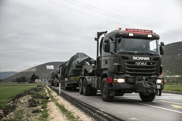 a Mehmetçik'ten mesajlı dağ manzarası