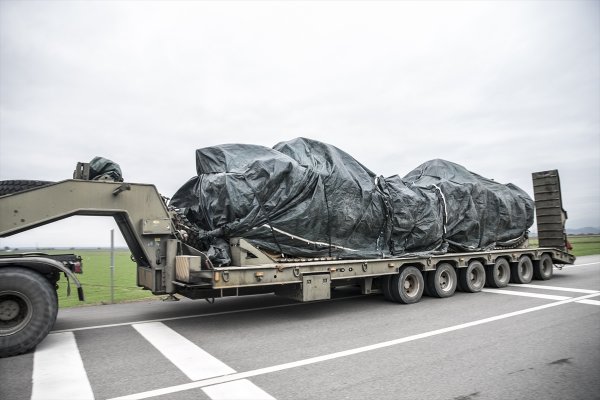 a Mehmetçik'ten mesajlı dağ manzarası