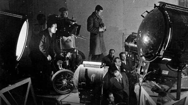 1950 - 1960 döneminde filme uyarlanan Türk Romanları 1950 - 1960 döneminde filme uyarlanan Türk Romanları