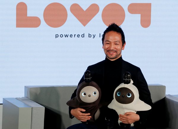 Japonya'da 'sevgi robotu' üretildi