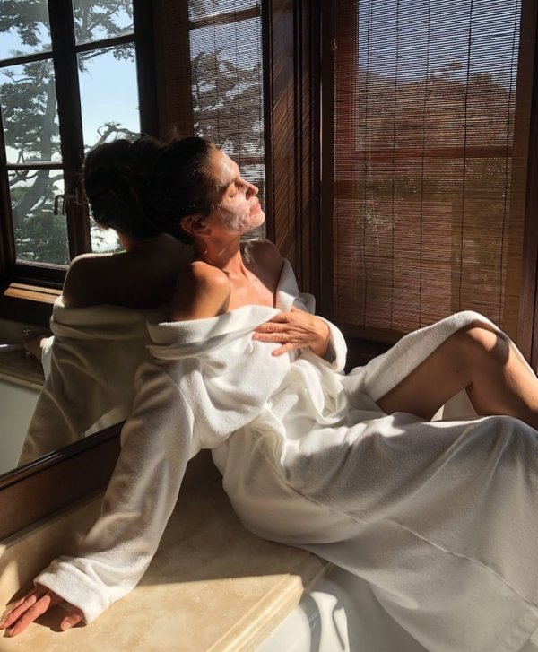 Cindy Crawford bakımda