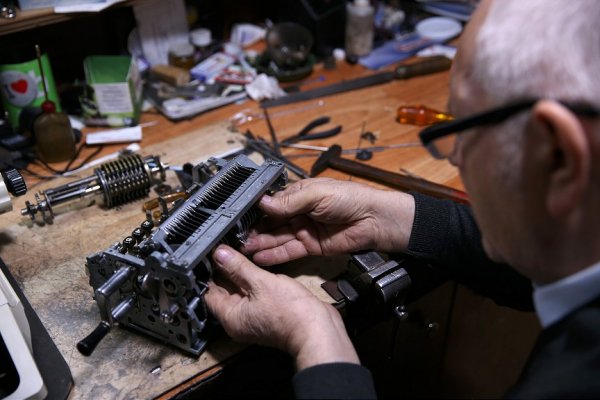 a Zamana direnen daktilo ustası