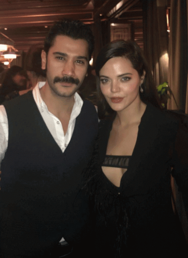 Hilal Altınbilek'in cesur dekoltesi