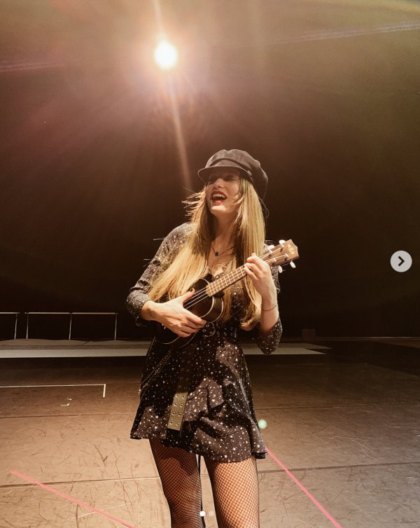 Serenay Sarıkaya'nın Alice heyecanı