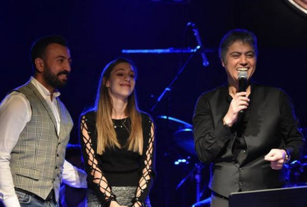 Cengiz Kurtoğlu öpüşen çifte tepki gösterdi