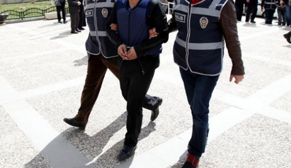 FETÖ'cüler 'F' serisi dolarla yakalandı