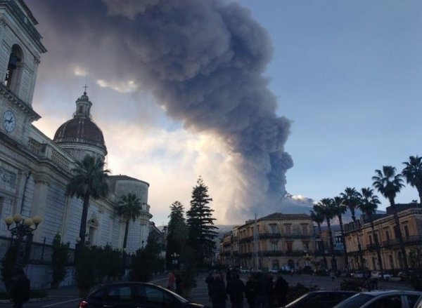 Etna Yanardağı patladı