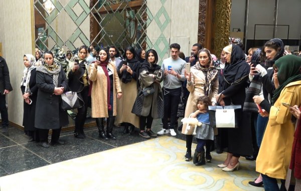 İran'da modelsiz defile