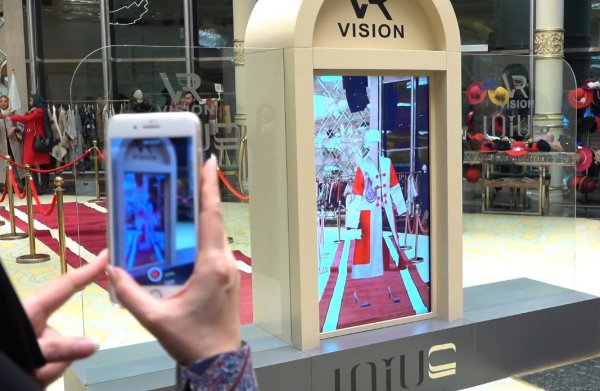 İran'da modelsiz defile