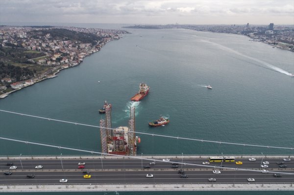 a Dev platform gemisi boğazdan geçti