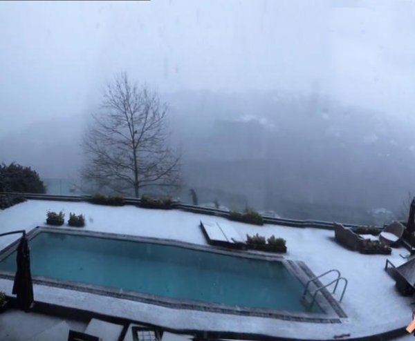 Fahriye Evcen karı gördü