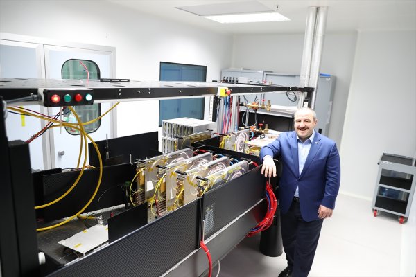 a Bakan Mustafa Varank bilgi güvenliğinin mutfağında