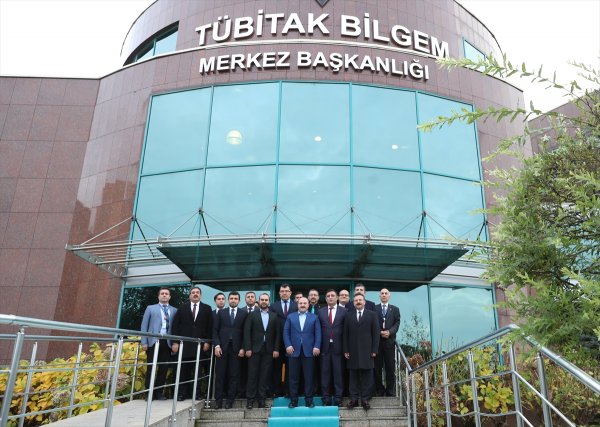 a Bakan Mustafa Varank bilgi güvenliğinin mutfağında