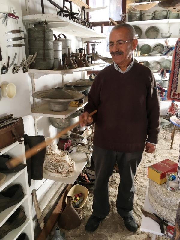 d Topladığı tarihi eserlerle evinde müze açtı