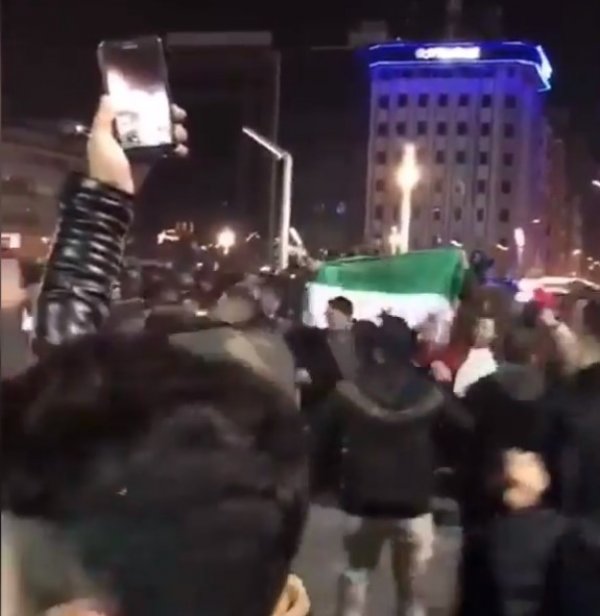 Suriyeliler Taksim'de yeni yılı kutladı