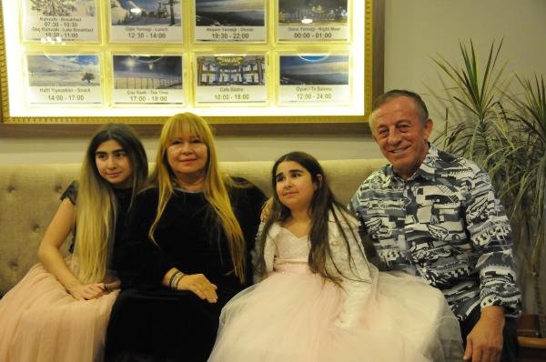 Ali Ağaoğlu yeni yıla nikahlı ilk eşiyle girdi